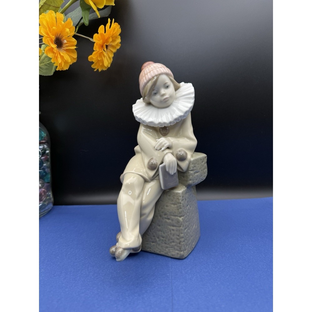LLADRO The Little Jester #5203 Sitting Clown Holding Book Daisa VTG Retired Mint